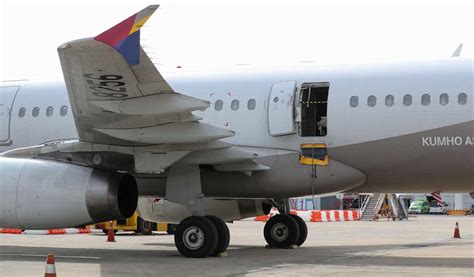 South Korean passenger plane flies with open door, lands safely